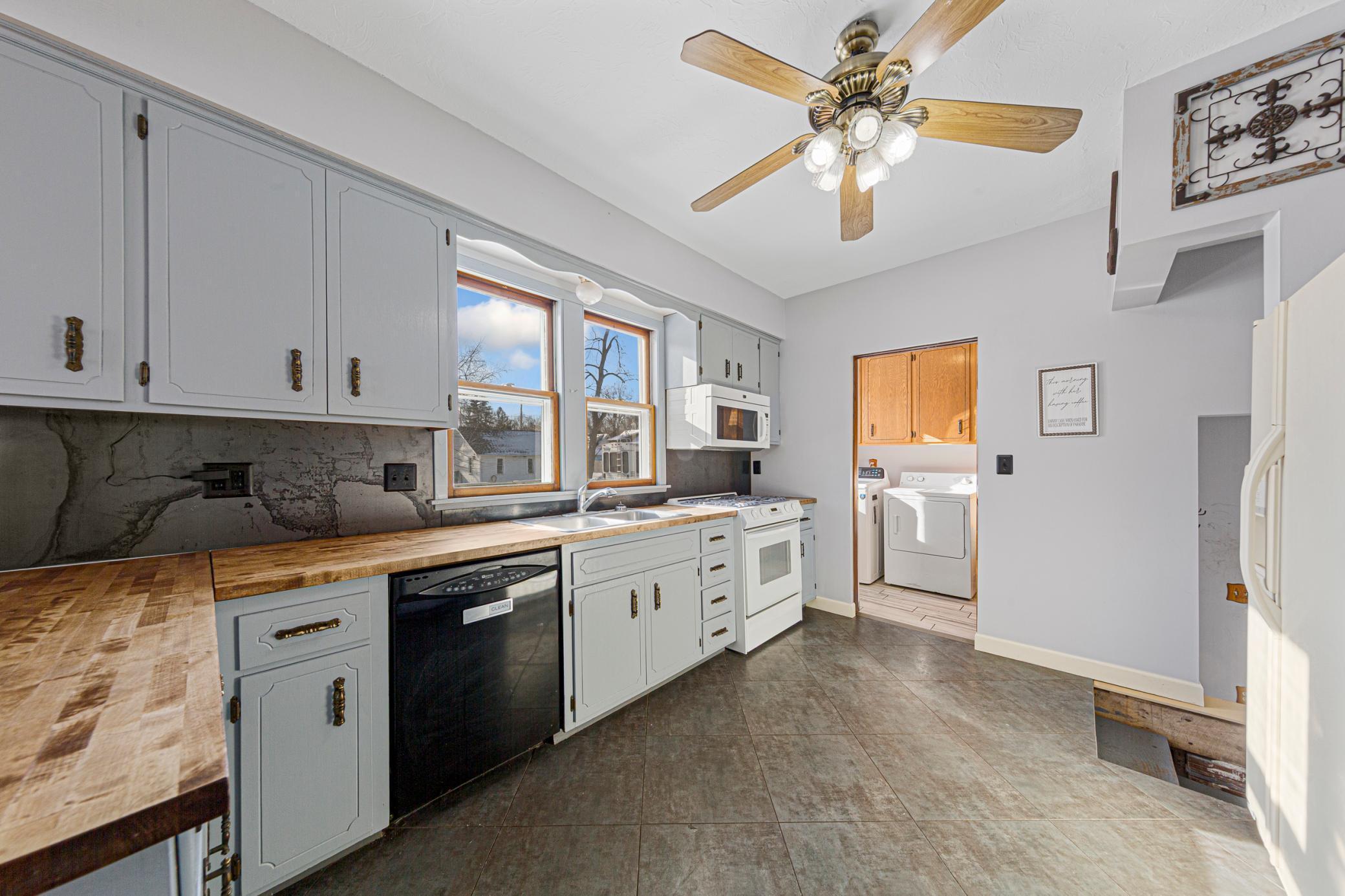 112 5th Street Southeast Montgomery, MN 56069 - Photo 11 of 41