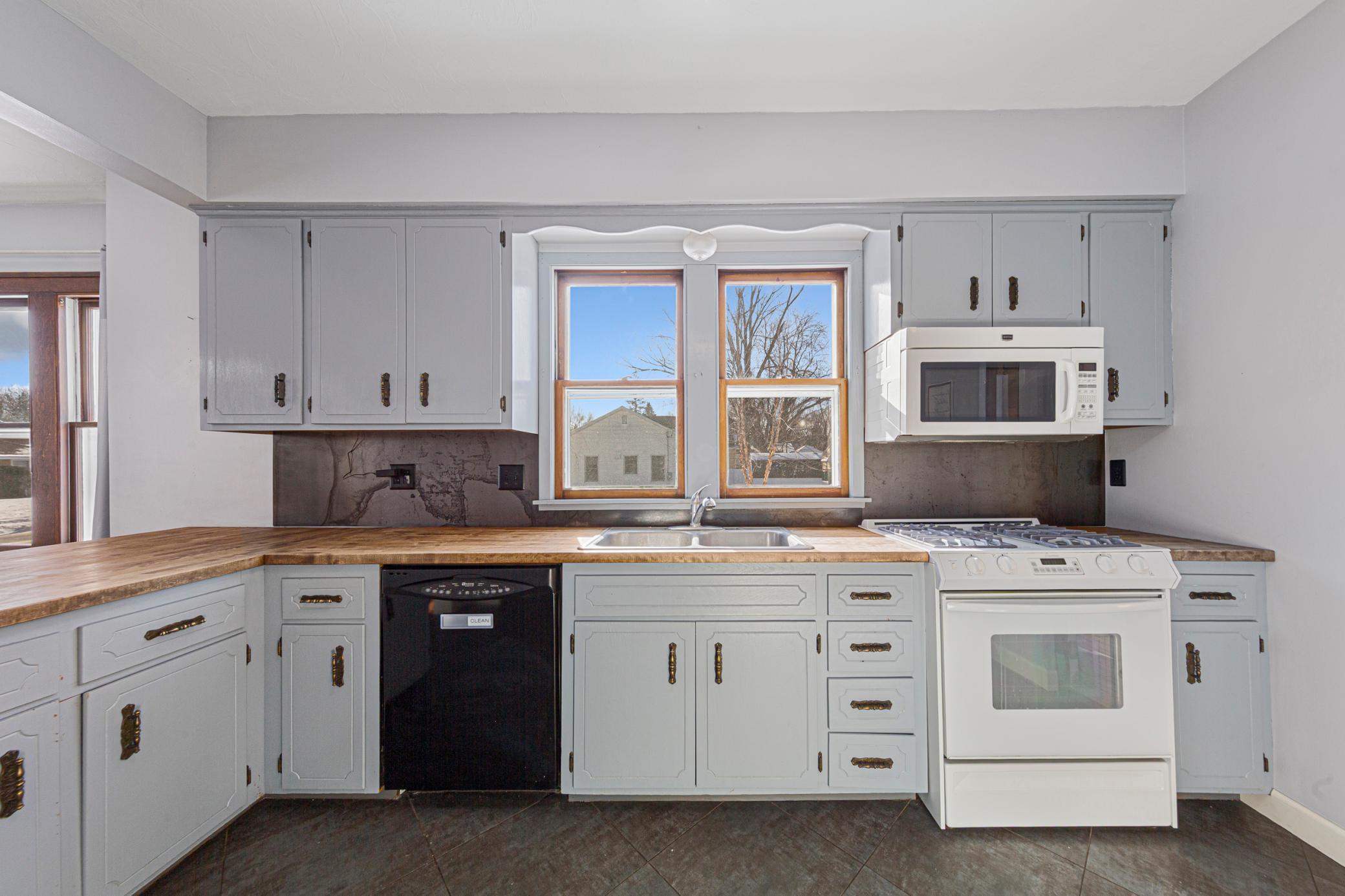 112 5th Street Southeast Montgomery, MN 56069 - Photo 14 of 41