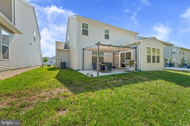 a view of a yard in front of house