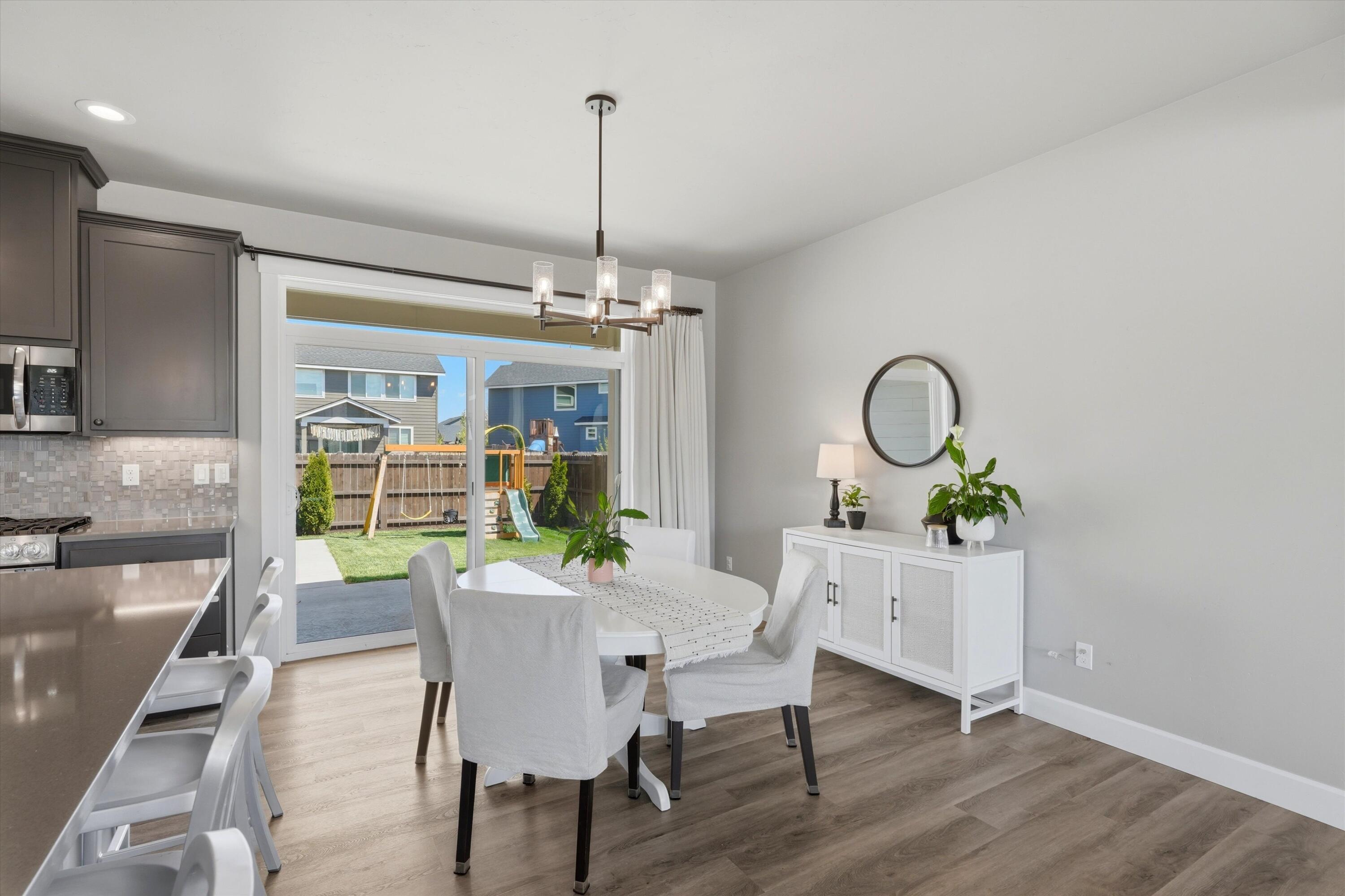 748 Northwest 27th Street Redmond, OR 97756 - Photo 12 of 41 Dining Area