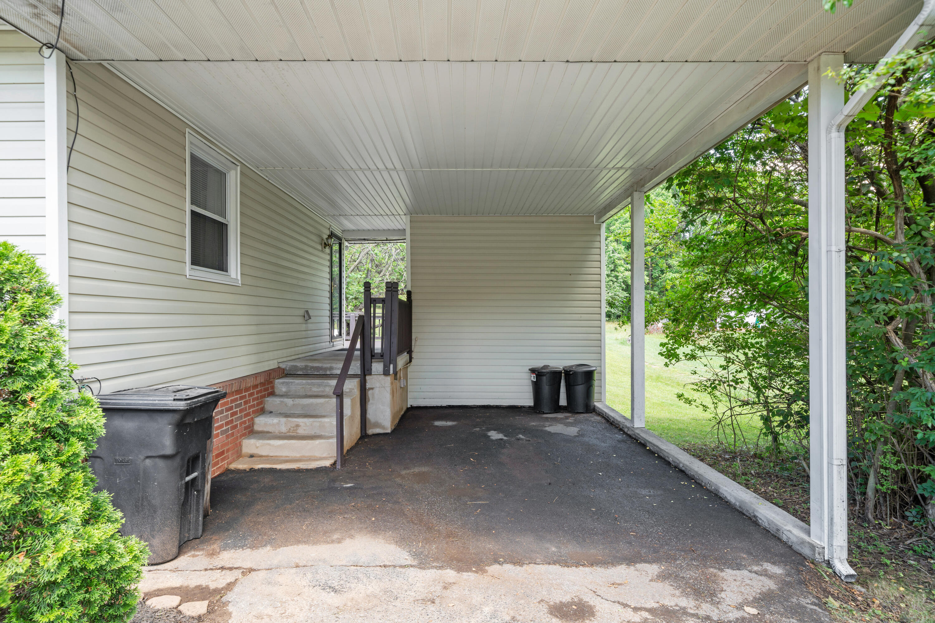 3268 Read Mountain Road Roanoke, VA 24019 - Photo 13 of 20 Carport
