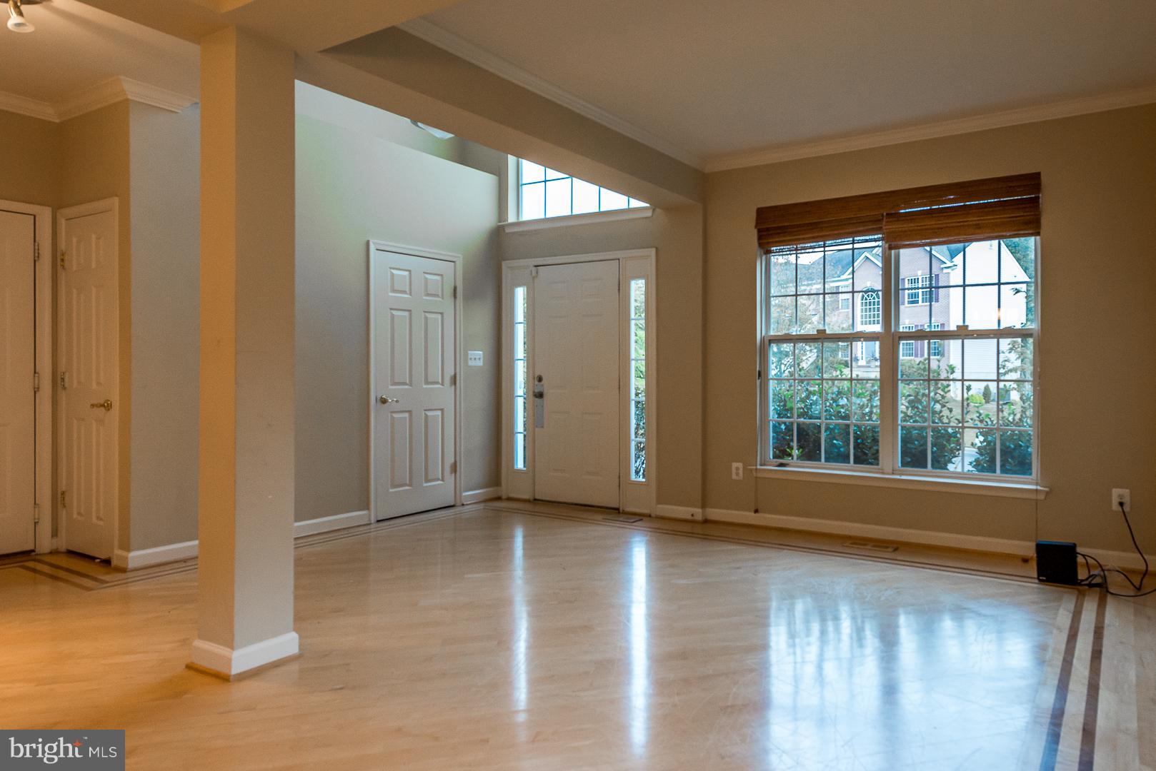 18806 Severn Road Gaithersburg, MD 20879 - Photo 2 of 30 Living Room