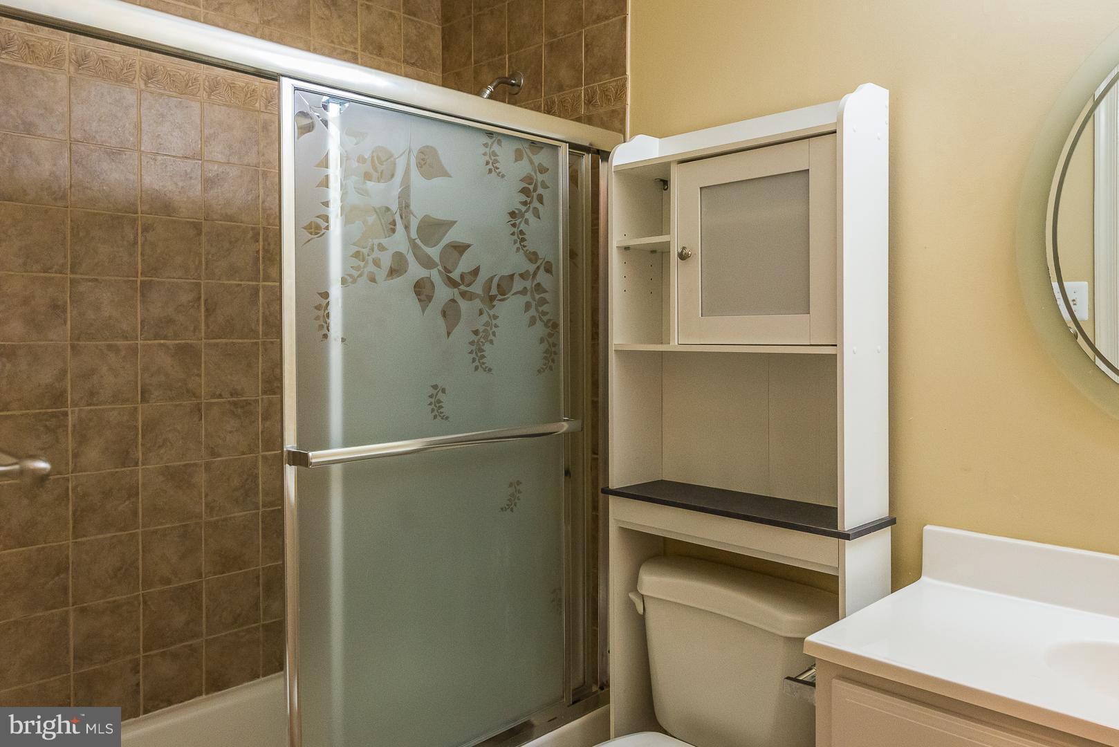 18806 Severn Road Gaithersburg, MD 20879 - Photo 24 of 30 Bath