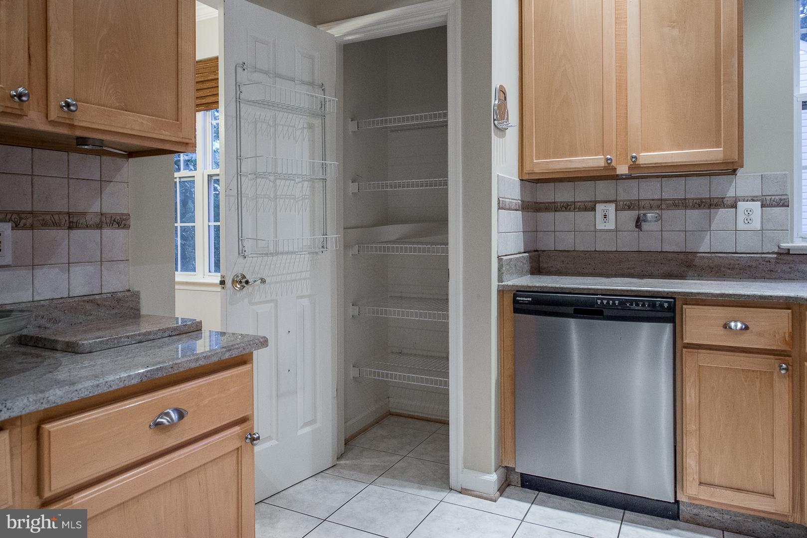18806 Severn Road Gaithersburg, MD 20879 - Photo 6 of 30 Kitchen