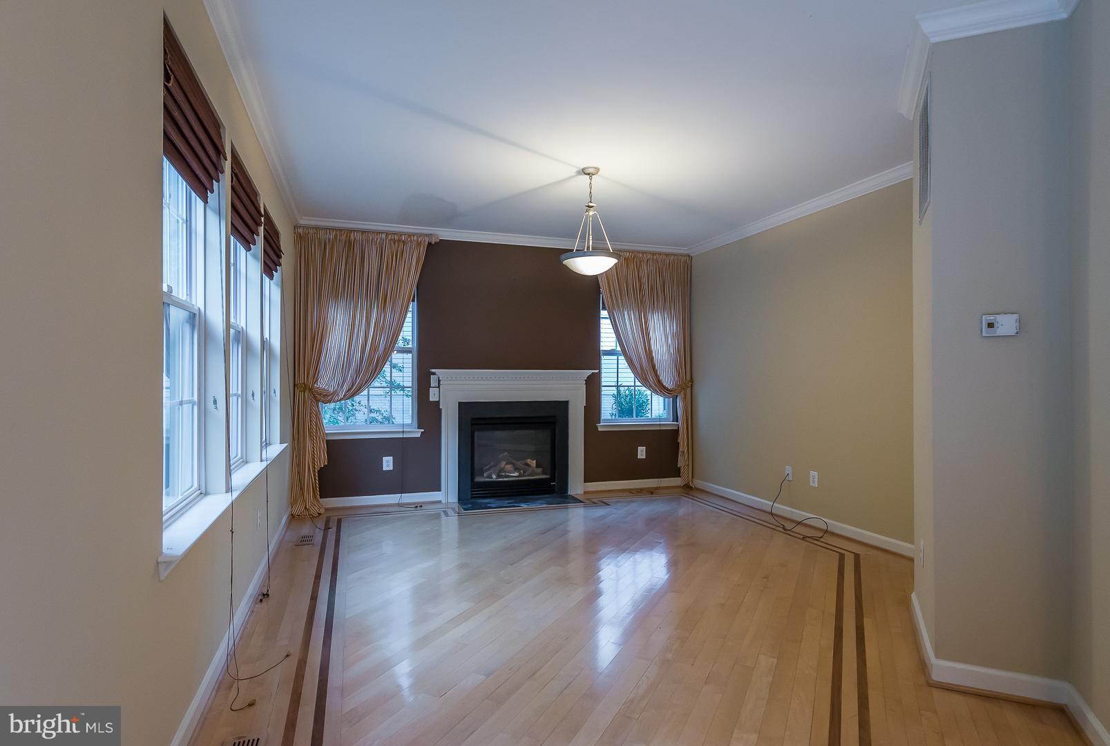 18806 Severn Road Gaithersburg, MD 20879 - Photo 8 of 30 Family Room