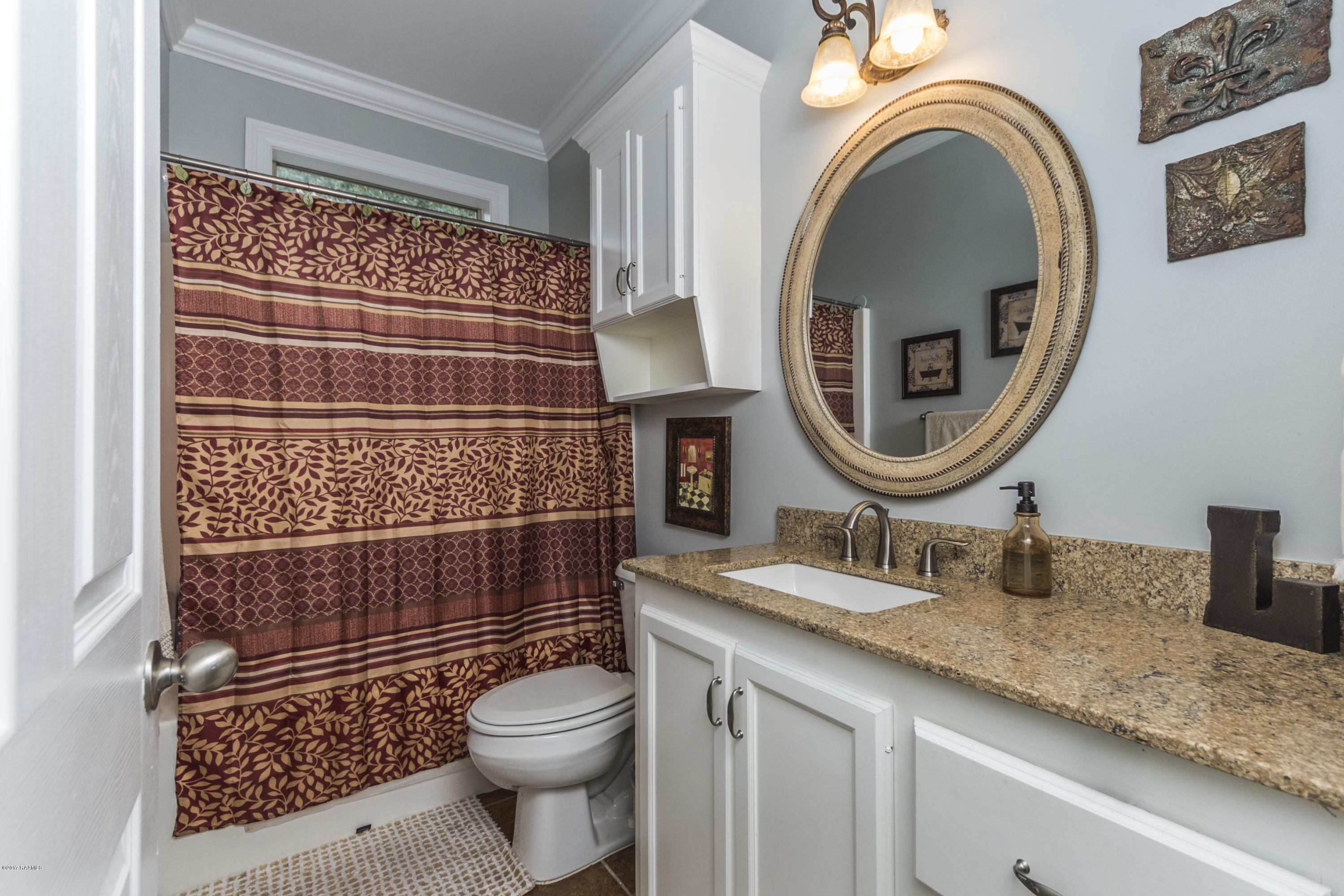 188 East Edith Road Lafayette, LA 70508 - Photo 16 of 33 Guest Bath 1