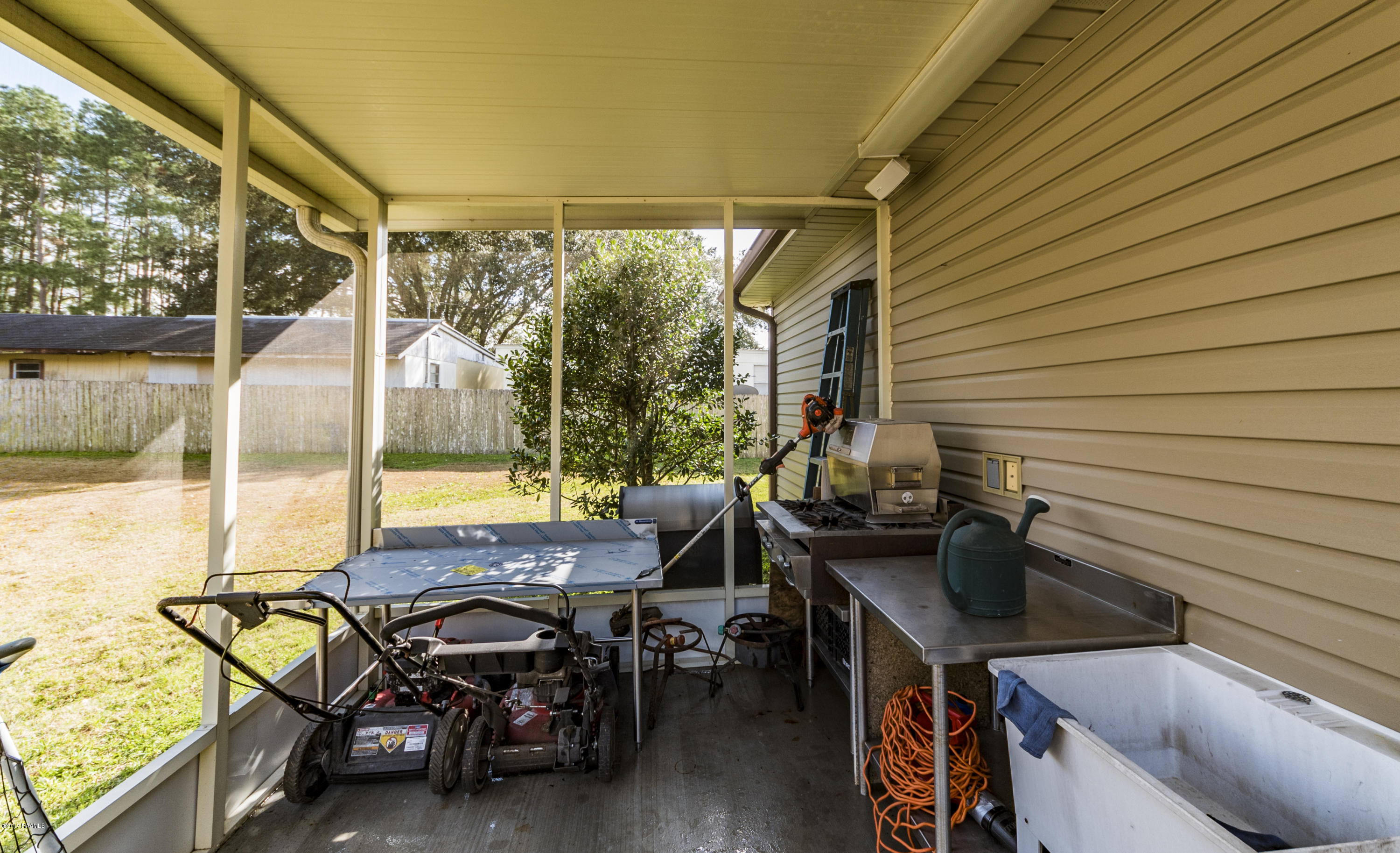 188 East Edith Road Lafayette, LA 70508 - Photo 27 of 33 Screened in Area 2