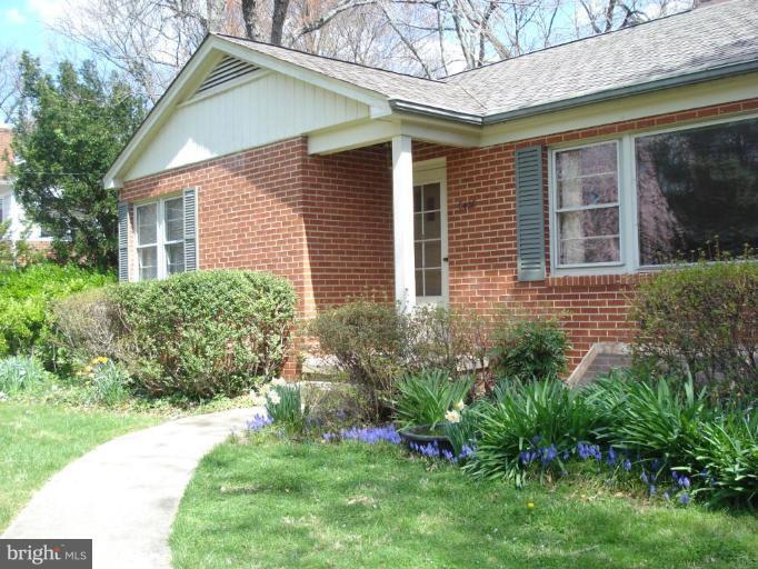 6428 Sleepy Ridge Road Falls Church, VA 22042 - Photo 2 of 12 Exterior #2