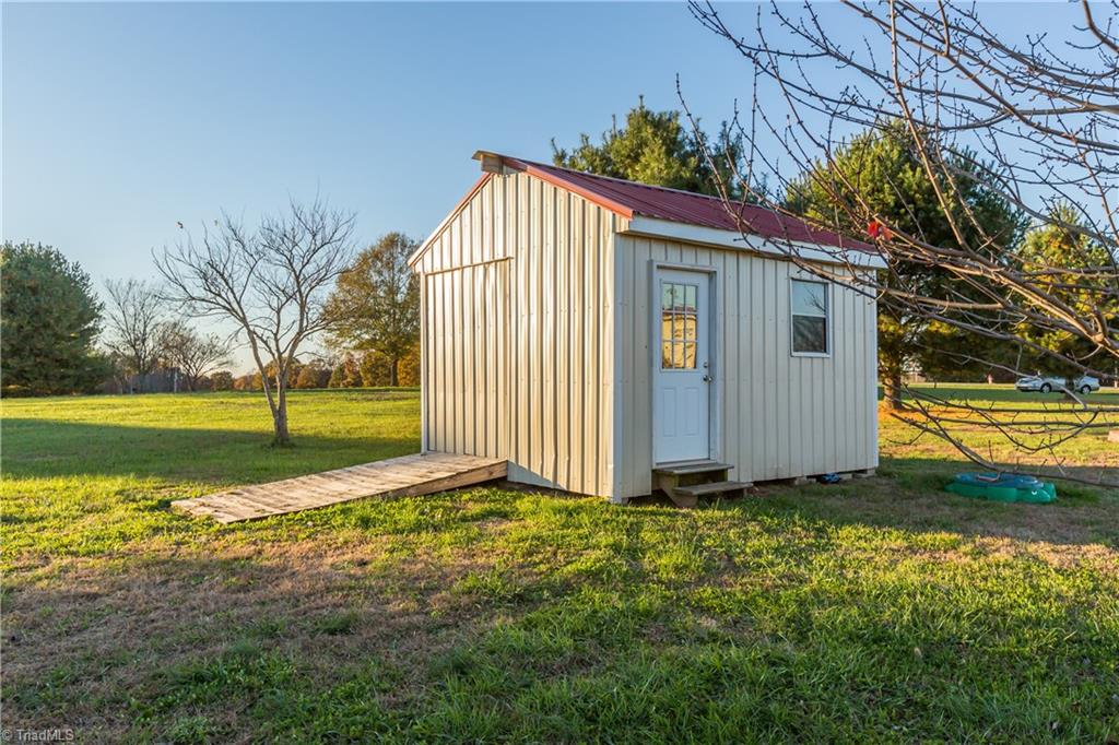 699 Rock Springs Road Harmony, NC 28634 - Photo 6 of 20 Gallery Image 6