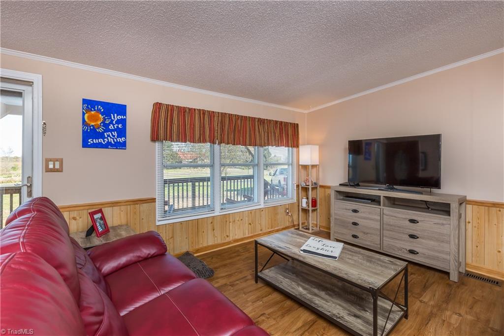 699 Rock Springs Road Harmony, NC 28634 - Photo 8 of 20 Gallery Image 8