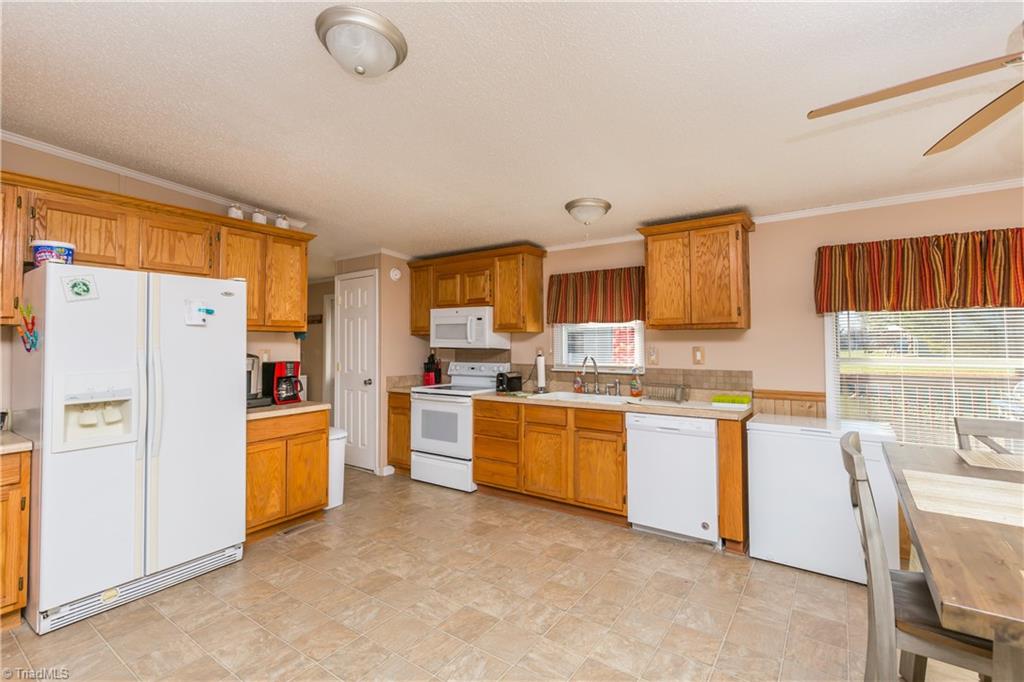 699 Rock Springs Road Harmony, NC 28634 - Photo 10 of 20 Gallery Image 10