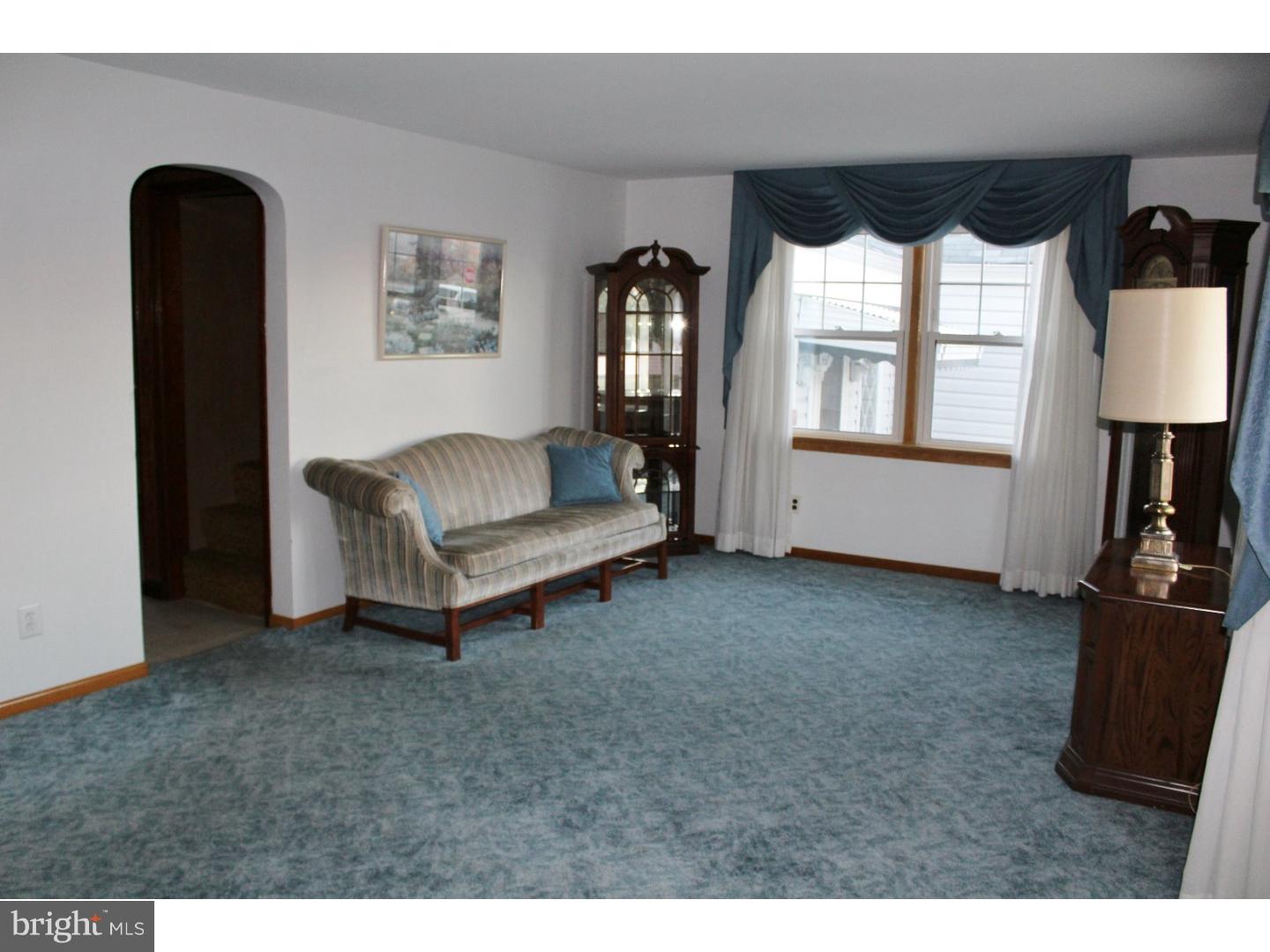 506 Cleveland Avenue Riverside, NJ 08075 - Photo 2 of 15 Living Room