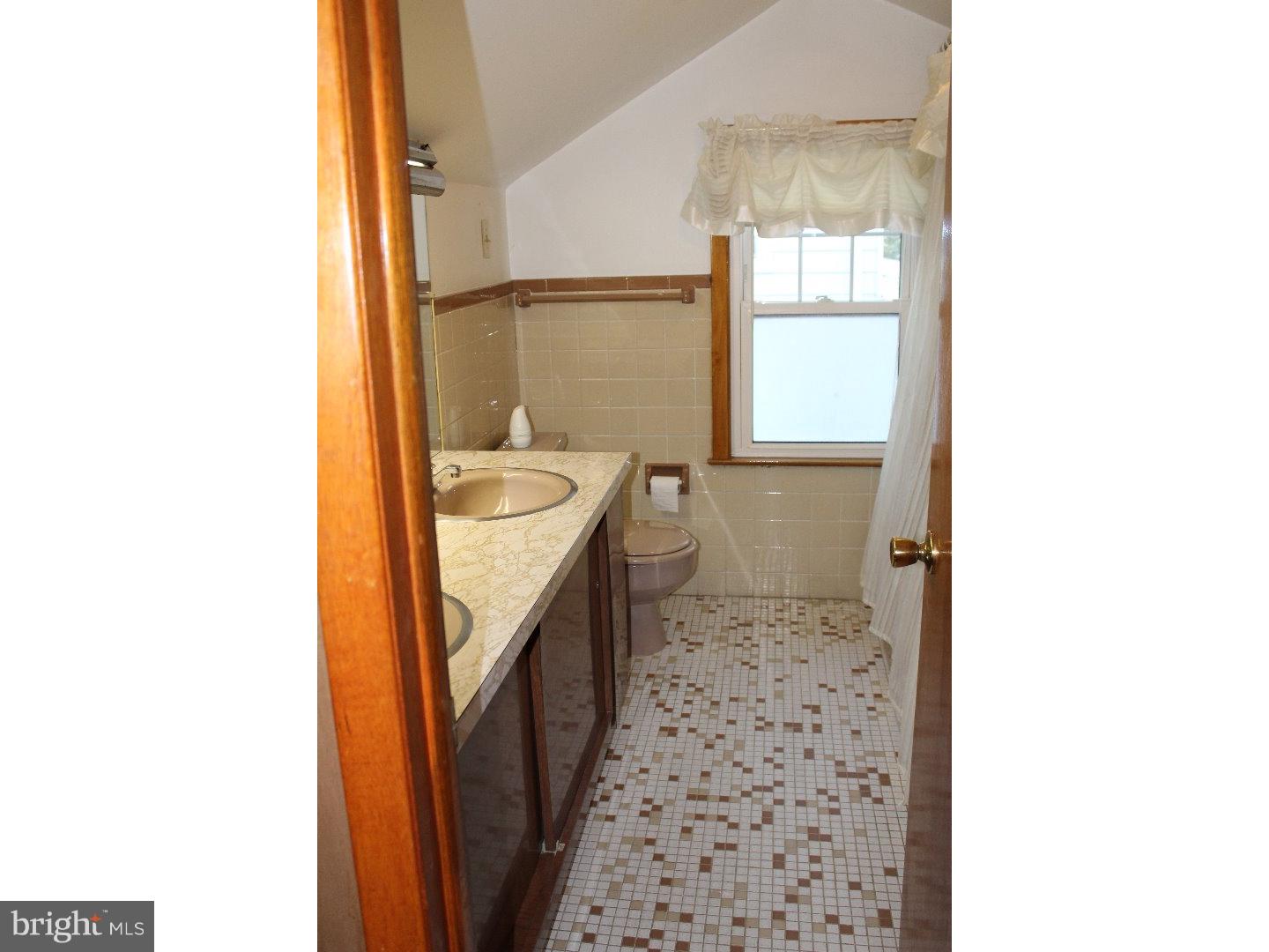 506 Cleveland Avenue Riverside, NJ 08075 - Photo 13 of 15 Bathroom