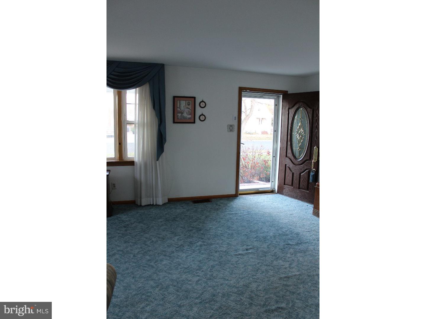 506 Cleveland Avenue Riverside, NJ 08075 - Photo 3 of 15 Living Room