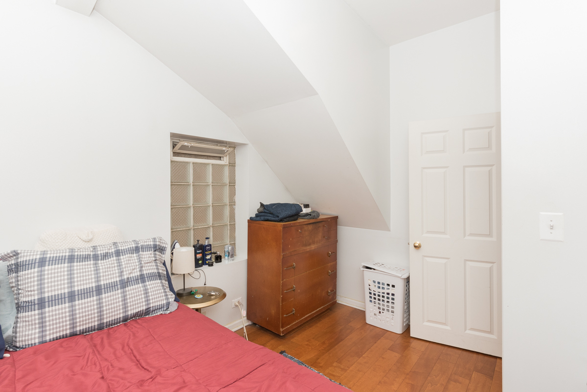 2139 West Huron Street, Unit 1F Chicago, IL 60612 - Photo 8 of 12 view of an empty room with a window