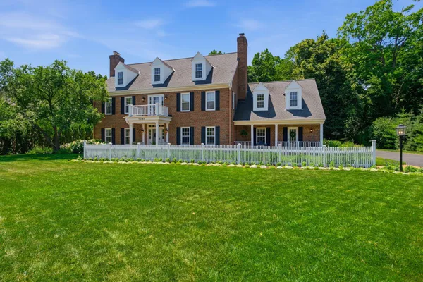 $1,625,000 | 19185 Alta Vista Drive, Brookfield, WI 53045