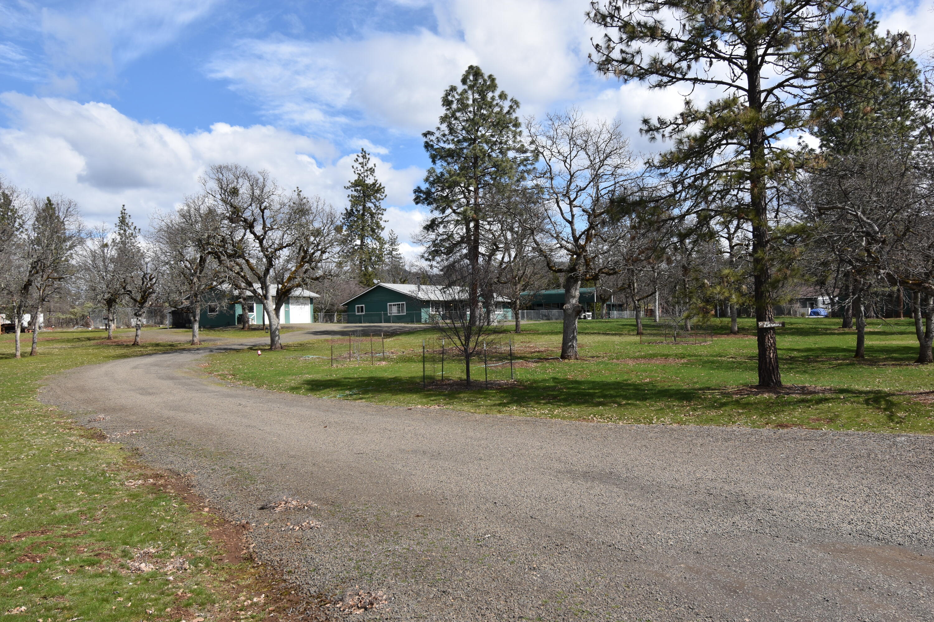 372 Bond Road Shady Cove, OR 97539 - Photo 16 of 33 Exterior 4