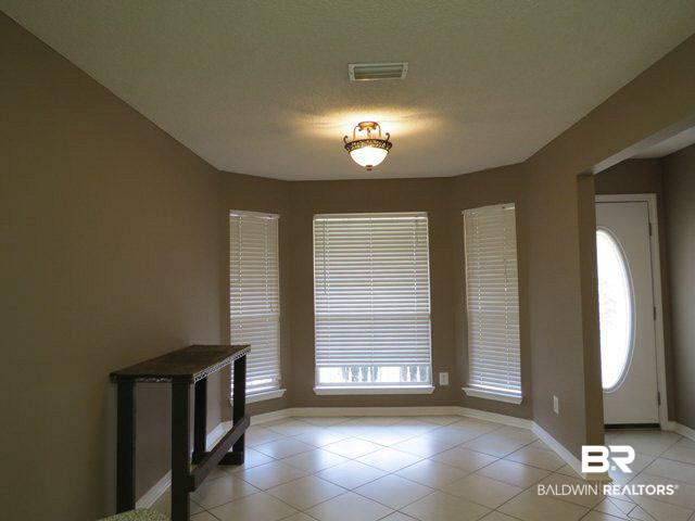 301 Monteith Oaks Drive Foley, AL 36535 - Photo 2 of 12 Kitchen/ Dining