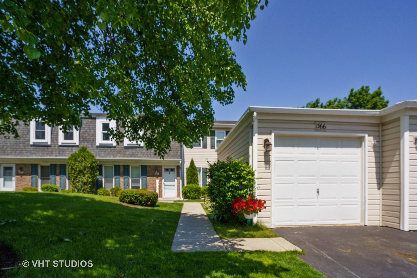 366 Rodenburg Road Roselle, IL 60172 - Photo 2 of 15