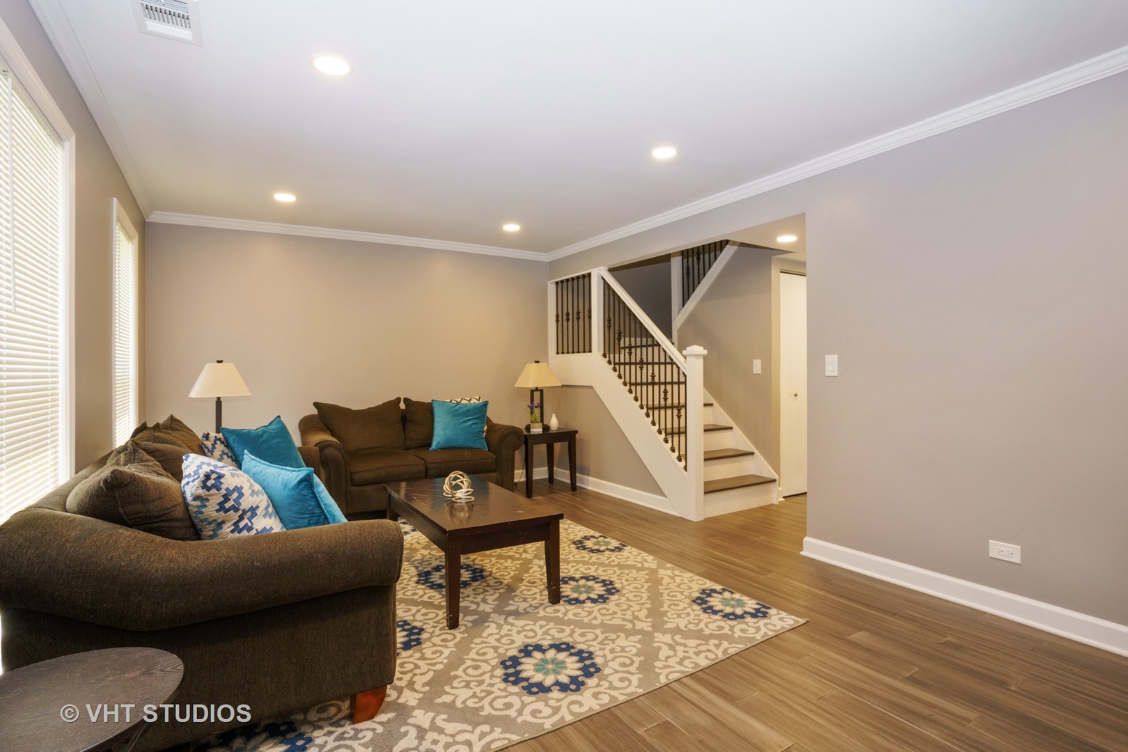 366 Rodenburg Road Roselle, IL 60172 - Photo 3 of 15