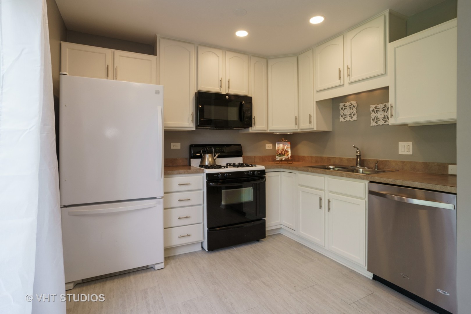 366 Rodenburg Road Roselle, IL 60172 - Photo 5 of 15