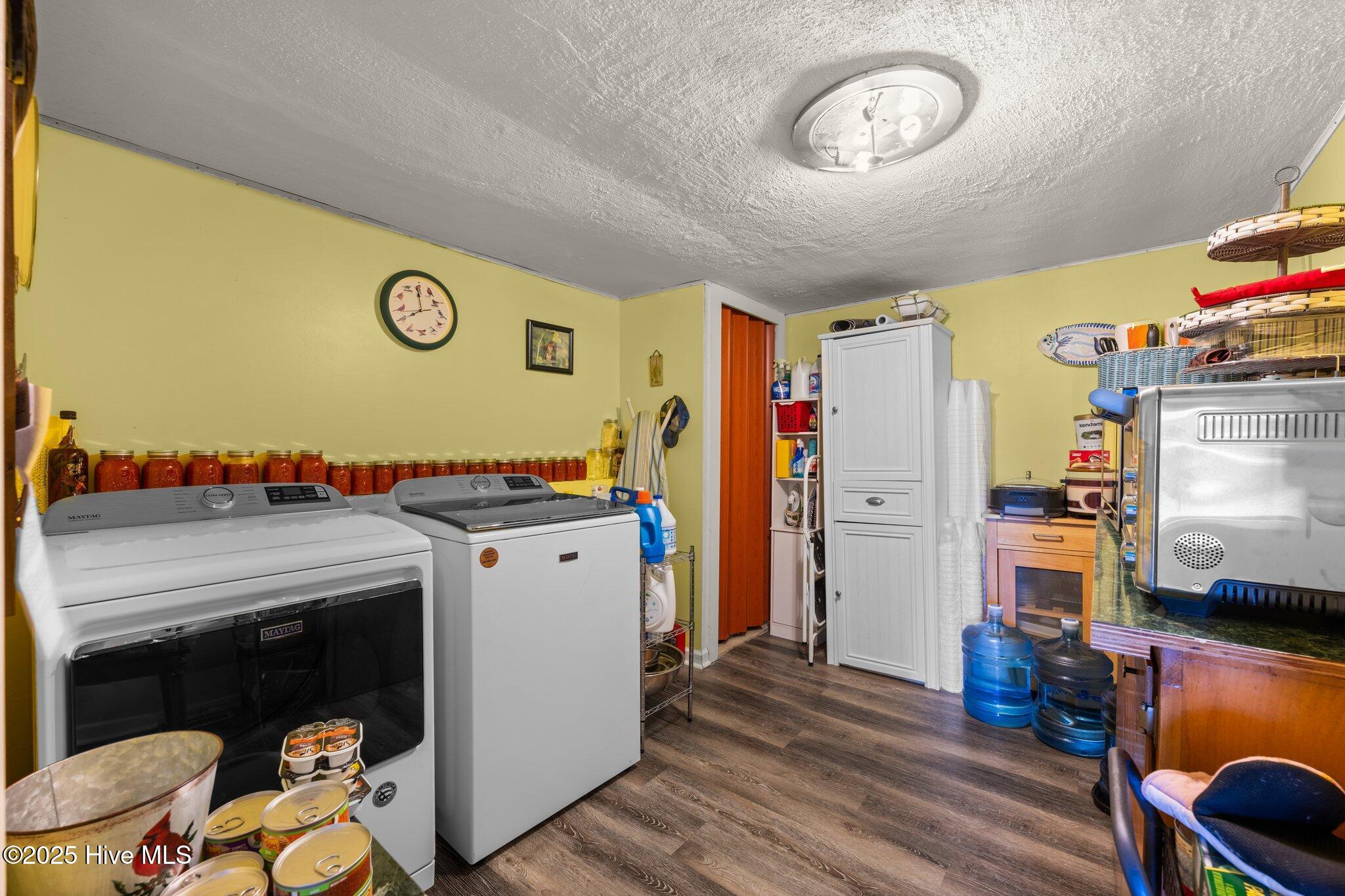 1831 Clarks Road New Bern, NC 28562 - Photo 38 of 82 laundry room
