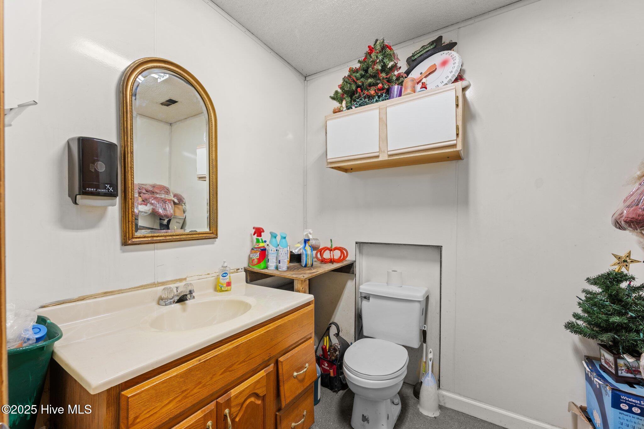 1831 Clarks Road New Bern, NC 28562 - Photo 56 of 82 bathroom #1