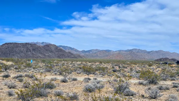 $16,000 | 208-21-329 South Arlington Road, Yucca, AZ 86438
