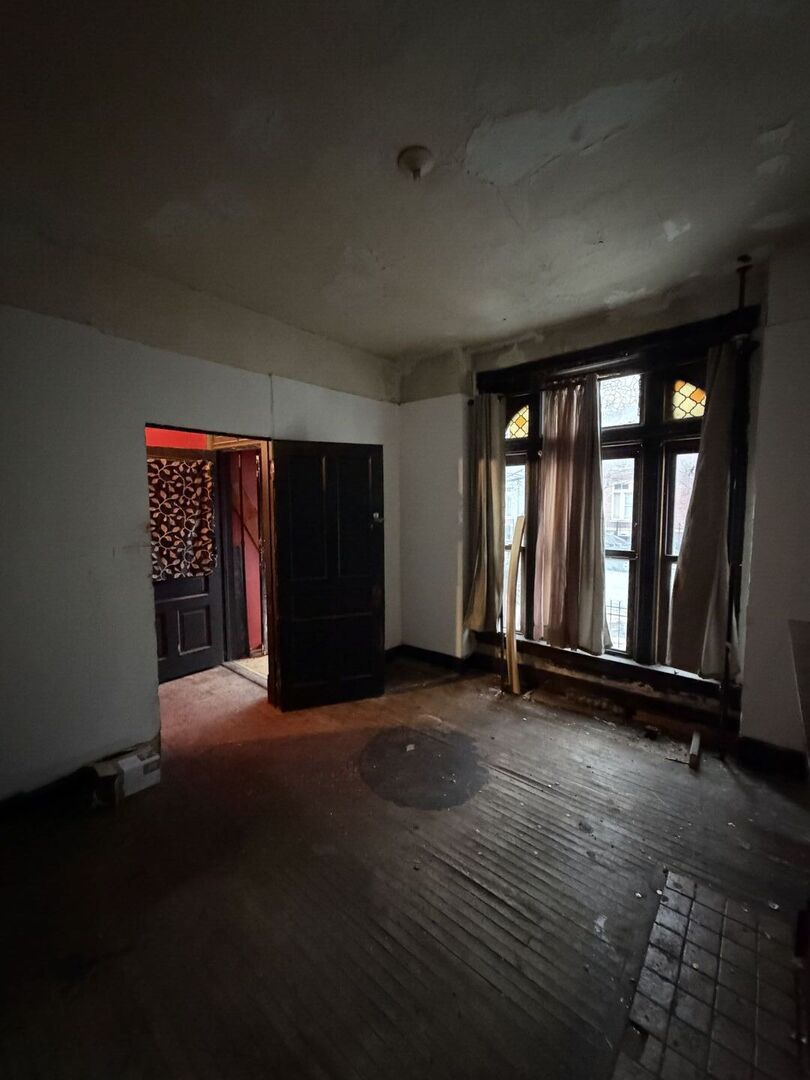 207 South Troy Street Chicago, IL 60612 - Photo 4 of 30 an empty room with windows