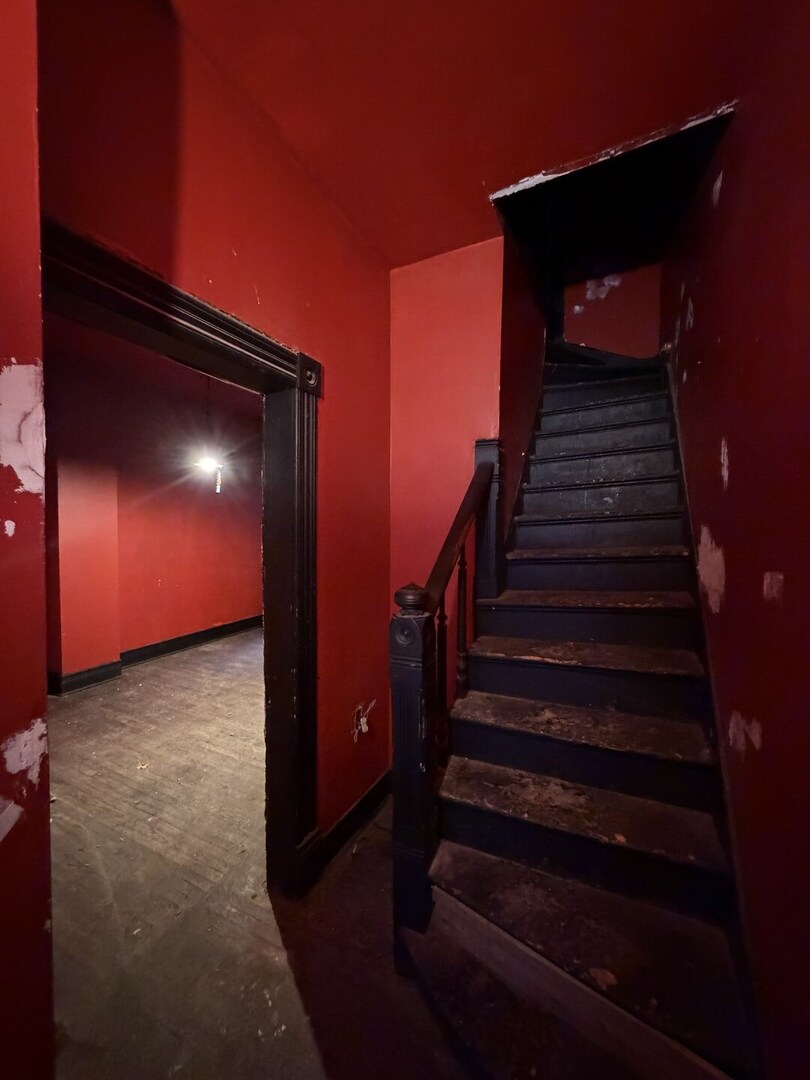 207 South Troy Street Chicago, IL 60612 - Photo 5 of 30 a view of entryway