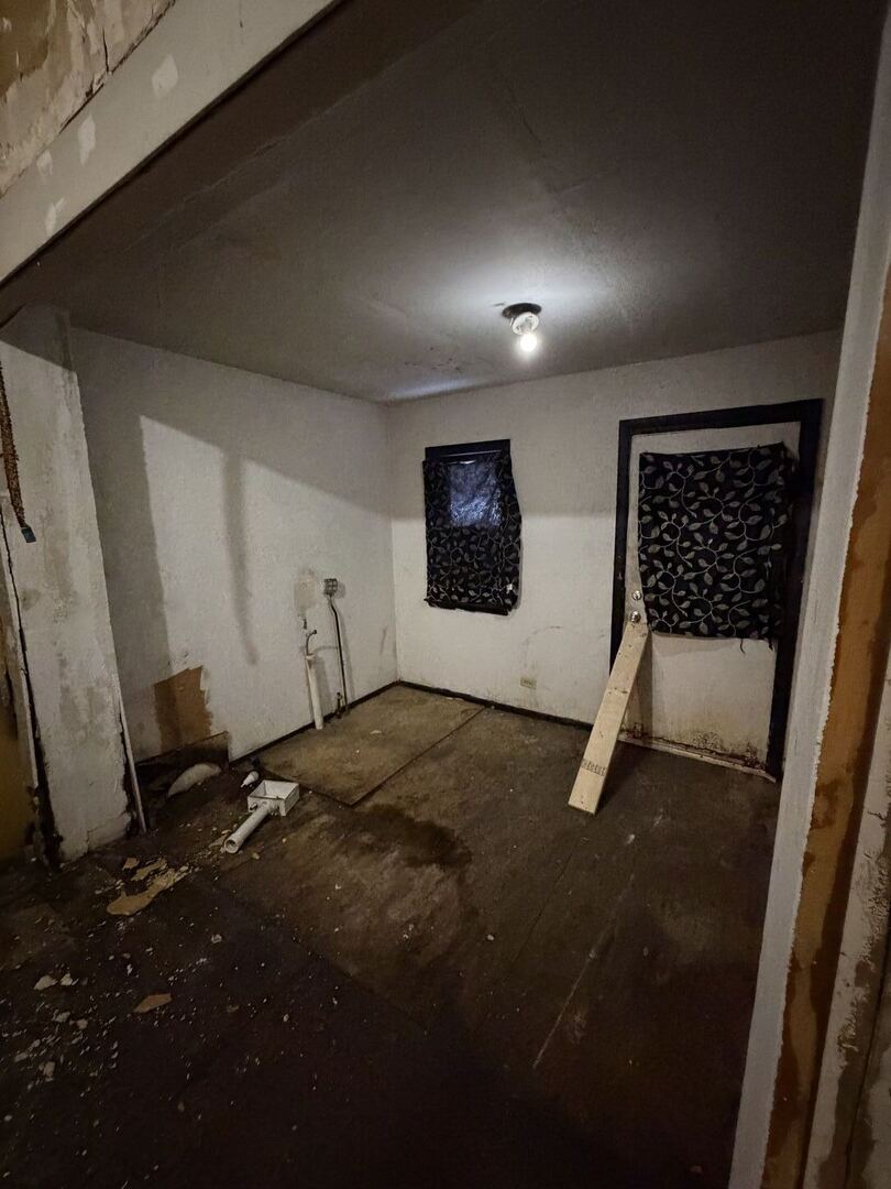 207 South Troy Street Chicago, IL 60612 - Photo 10 of 30 a view of an empty room