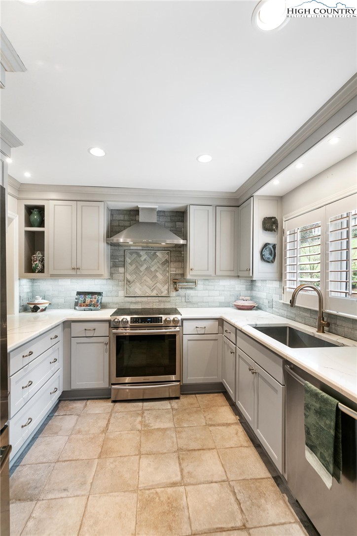 271 The Lakes, Unit B3 Boone, NC 28607 - Photo 4 of 35