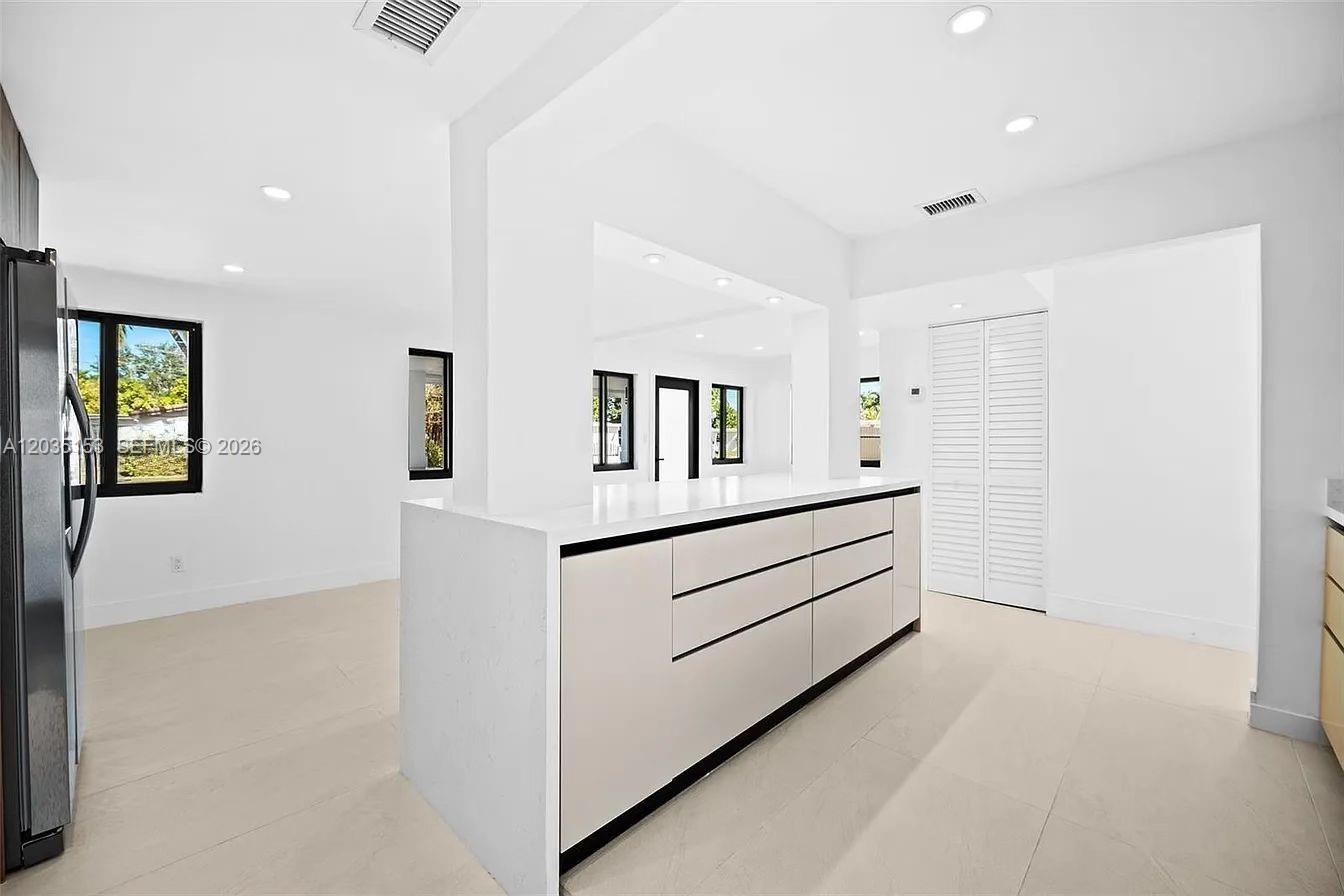 10000 Southwest 43rd Street Miami, FL 33165 - Photo 7 of 21