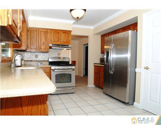 15 Oak Tree Road Monmouth Junction, NJ 08852 - Photo 4 of 19 Gallery Image 4