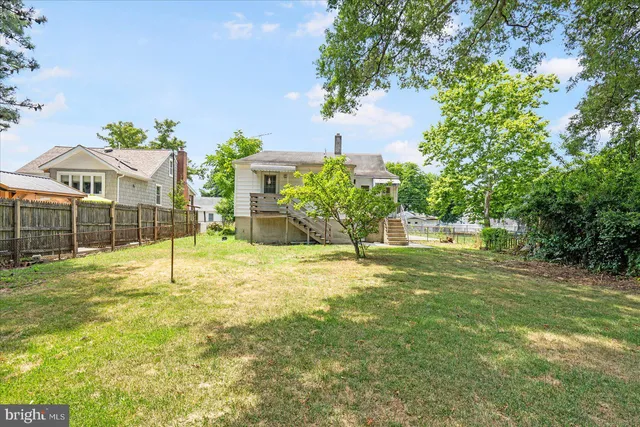 $2,800 | 303 Miles Road, Essex, MD 21221