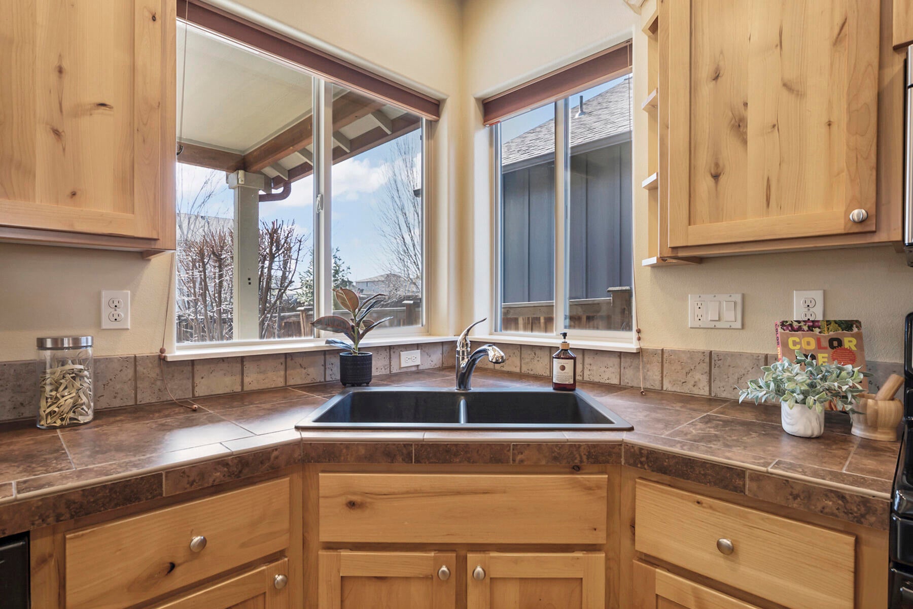3119 Yellow Ribbon Drive Bend, OR 97701 - Photo 16 of 34 JH5_1359