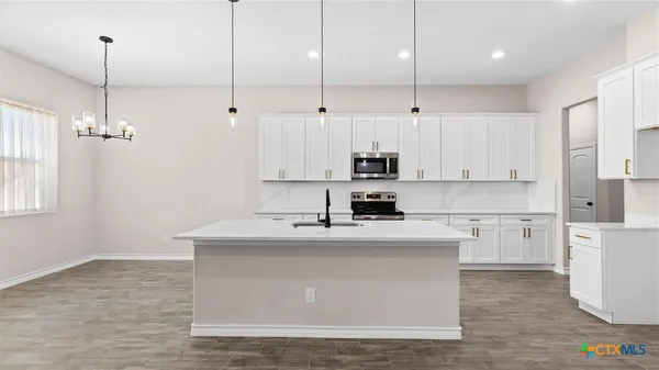$465,000 | 8511 Ventura Boulevard, Selma, TX 78154