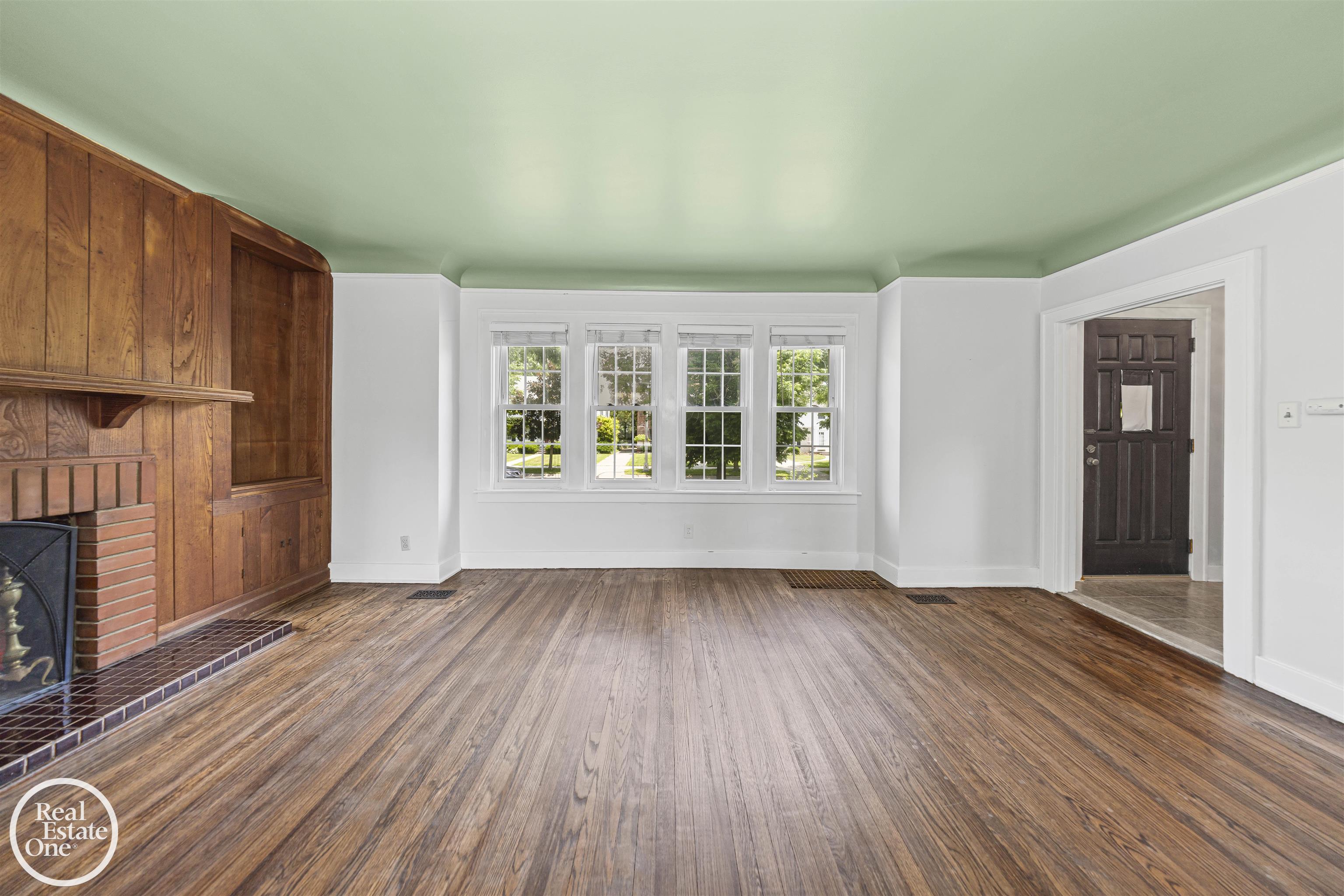 797 Lincoln Road Grosse Pointe, MI 48230 - Photo 5 of 39 50178152-53cc85a0-7684-49be-9ea7-3c30f7443021.JPG