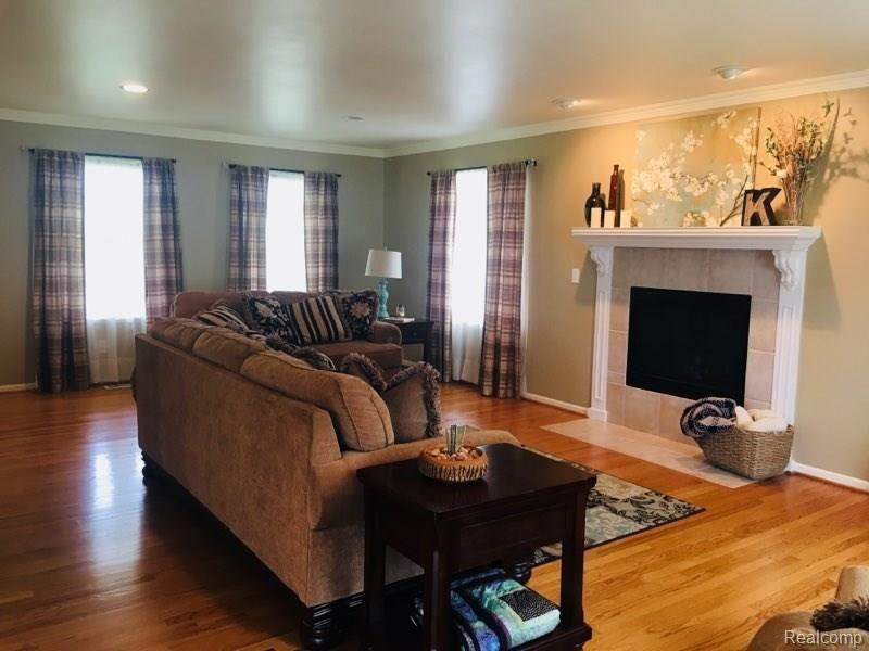 3136 Howland Road Almont, MI 48003 - Photo 8 of 49 Living Room