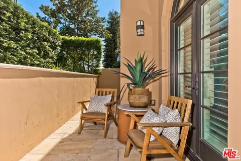 $1,395,000 | 10523 Ashton Avenue, Unit 101, Los Angeles, CA 90024