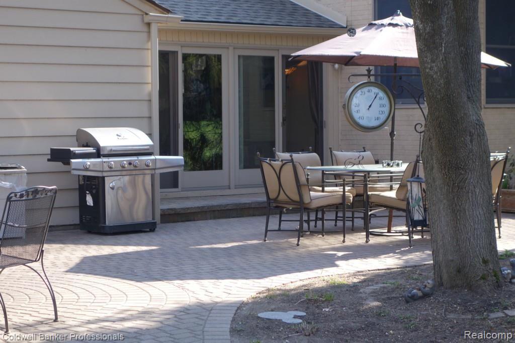 1095 East Buell Road Rochester, MI 48306 - Photo 5 of 25 Brick Paver Patio Overlooking Pool