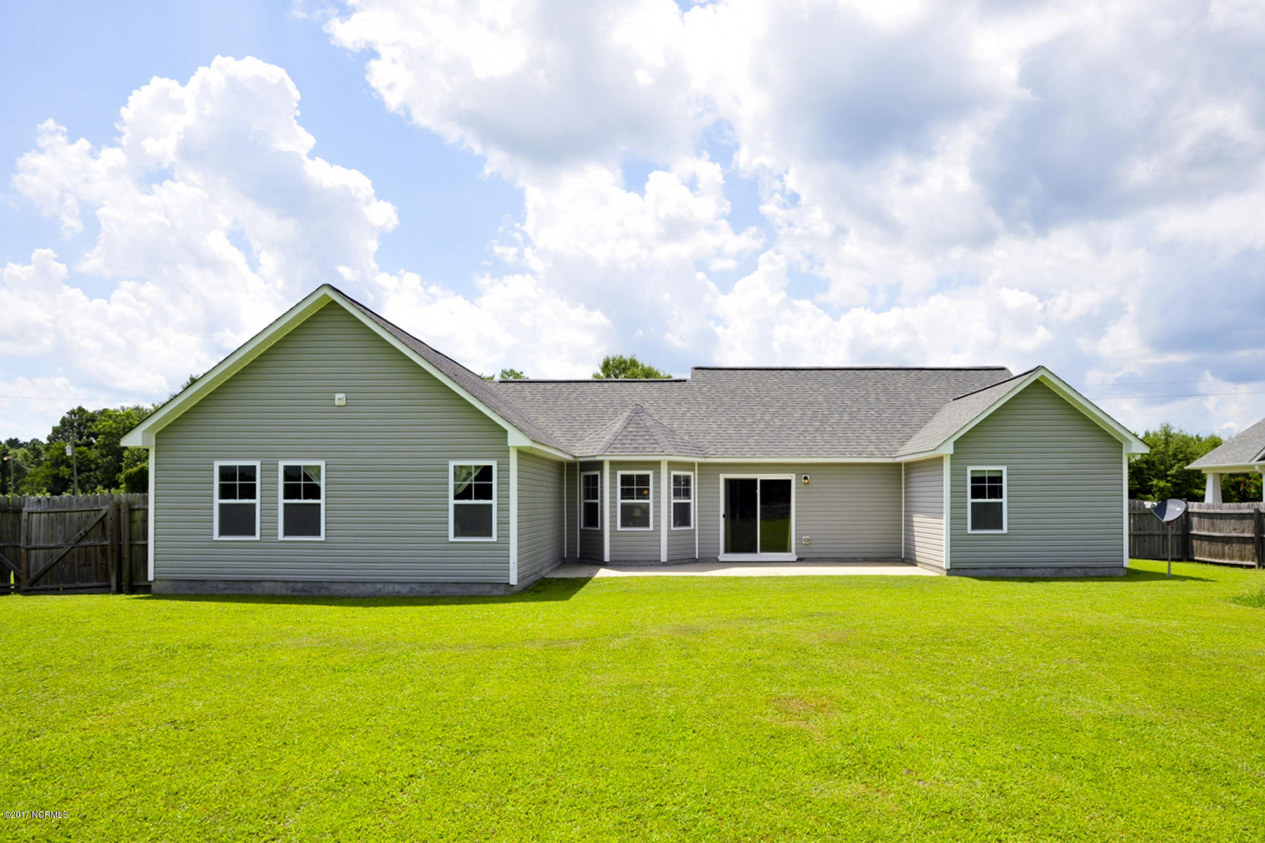 776 Comfort Road Richlands, NC 28574 - Photo 2 of 35 007 Rear