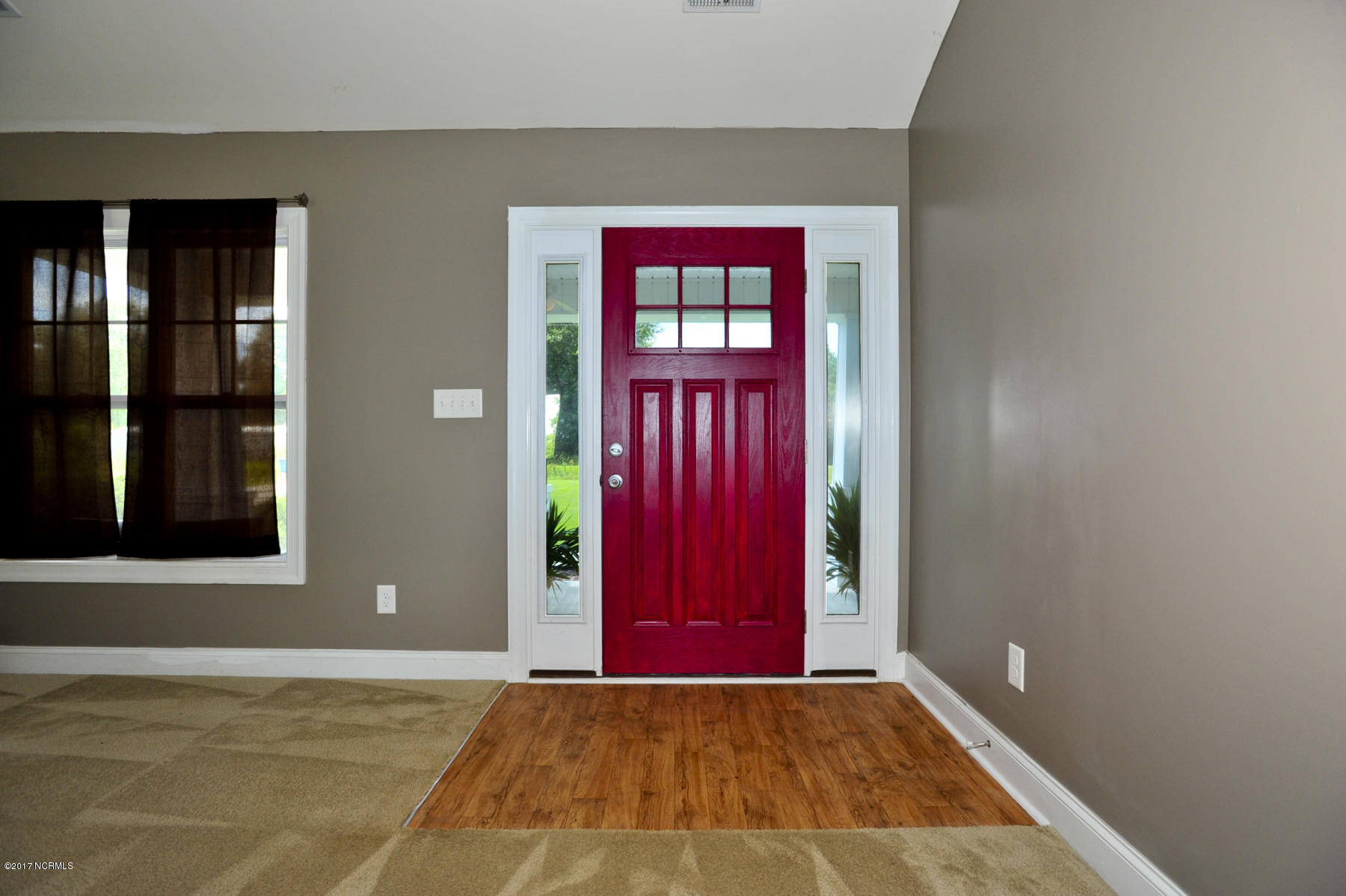 776 Comfort Road Richlands, NC 28574 - Photo 10 of 35 023 Foyer