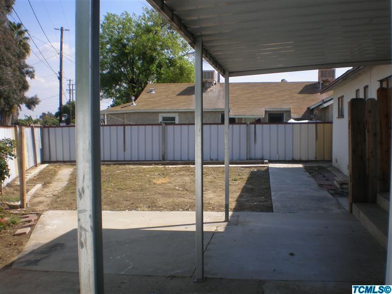 349 South Filbert Road Exeter, CA 93221 - Photo 6 of 6 a view of backyard with a tub