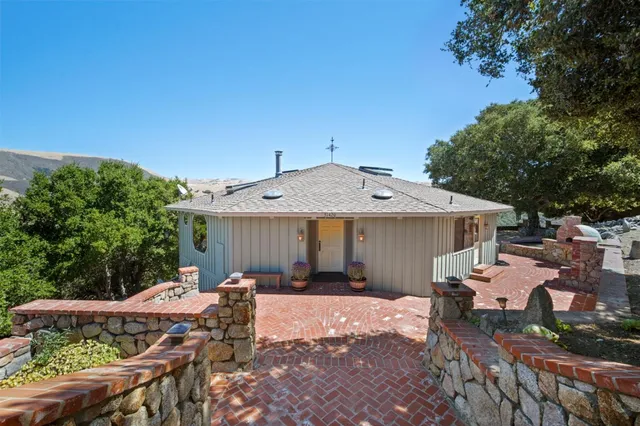 $1,898,000 | 31420 VÃa La Naranga, Carmel Valley, CA 93924