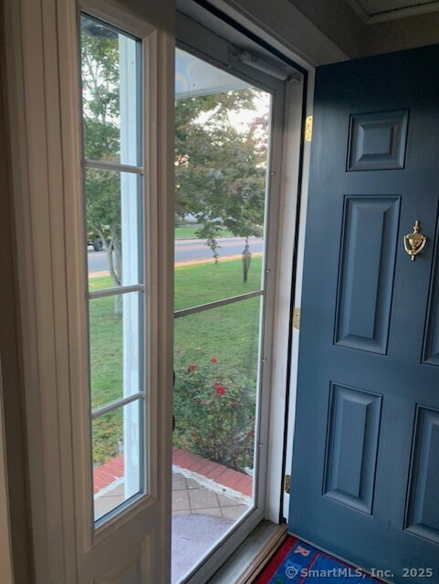 85 Henry Street Manchester, CT 06042 - Photo 2 of 11