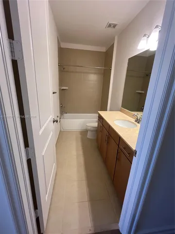 $3,800 | 115 Riverwalk Circle East, Plantation, FL 33325