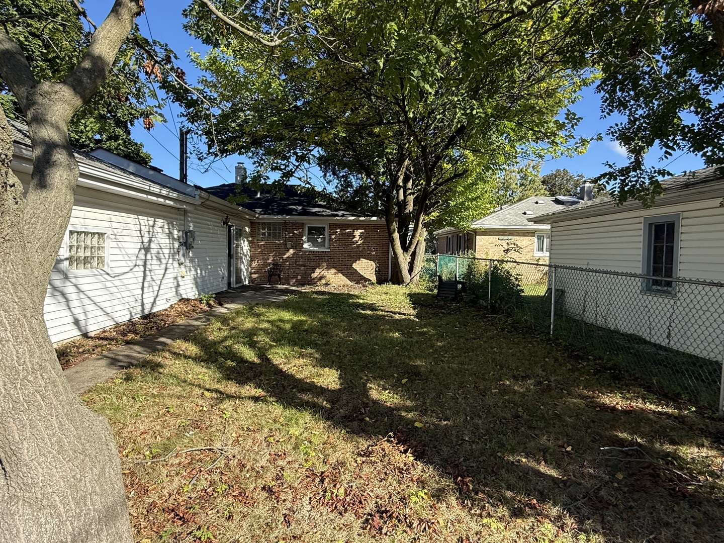 881 East Thacker Street Des Plaines, IL 60016 - Photo 16 of 17 a view of a yard with plants and large trees