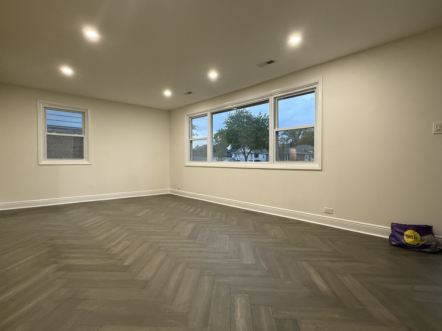 881 East Thacker Street Des Plaines, IL 60016 - Photo 3 of 17 a view of an empty room with a window