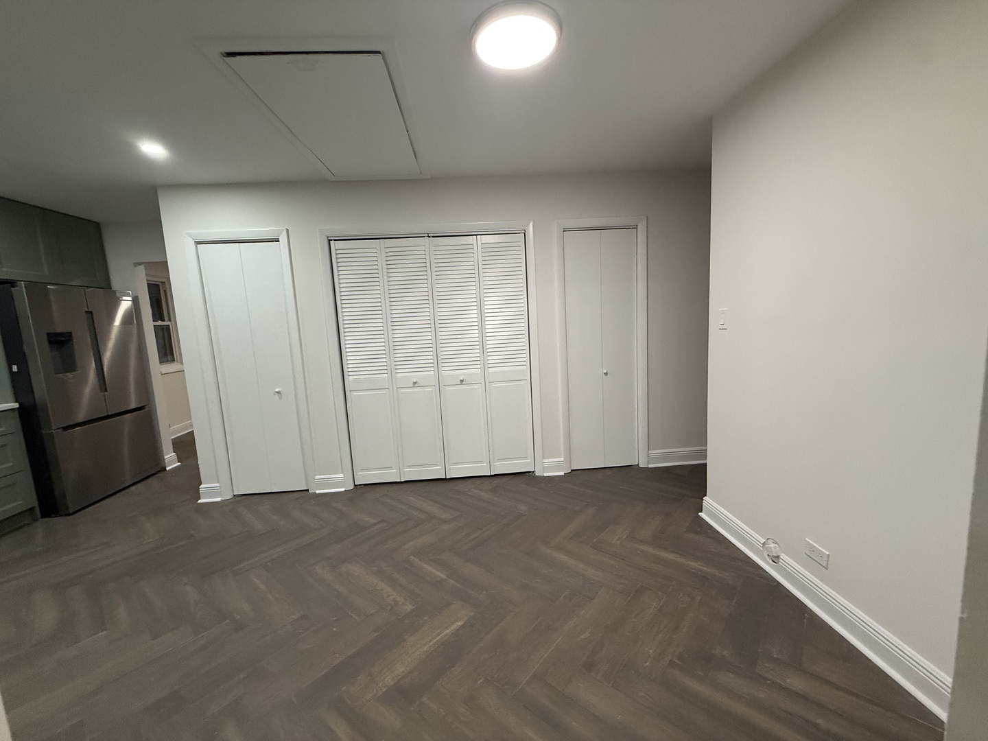 881 East Thacker Street Des Plaines, IL 60016 - Photo 9 of 17 a view of a livingroom with an empty space